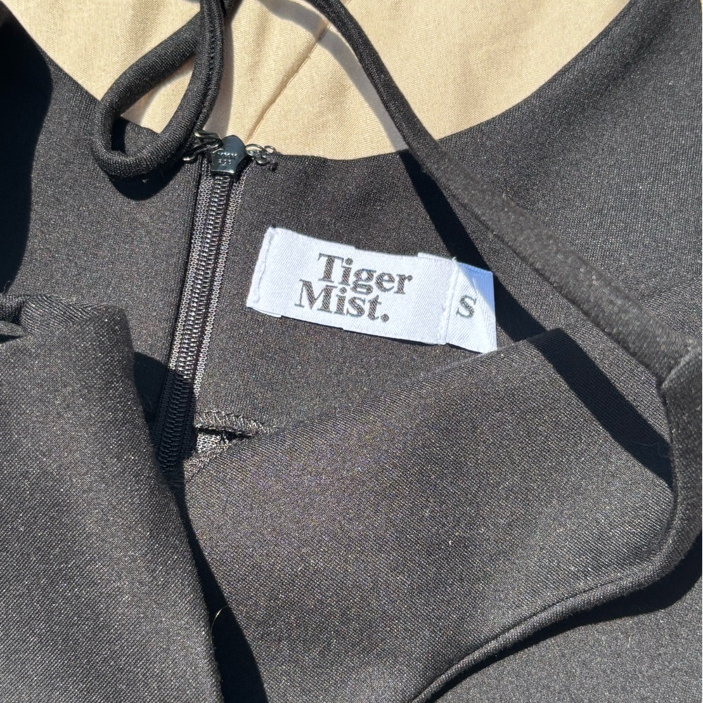 Tiger Mist Black and Cream Zipper Top